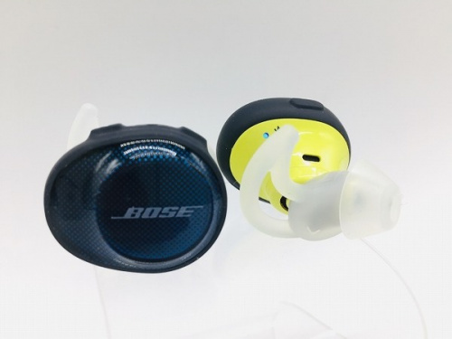 オーディオ機器のヘッドホン