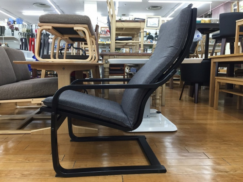 イスのアームチェアー