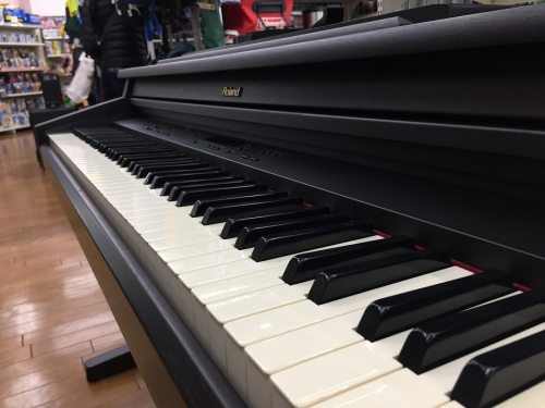 ROLANDの電子ピアノ