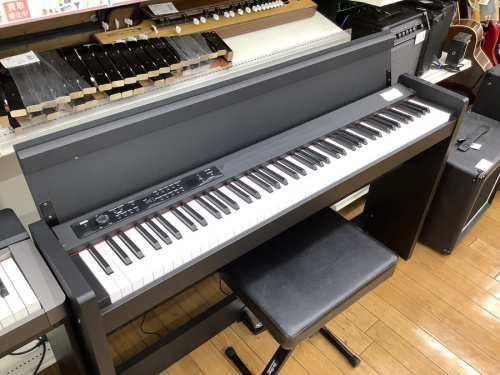 中古楽器店の電子ピアノ