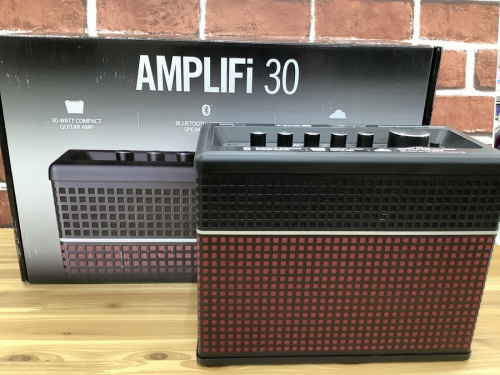 中古楽器店のアンプ