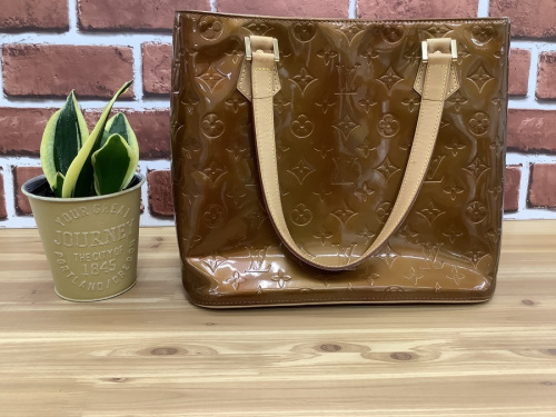 LOUIS VUITTONのハンドバッグ
