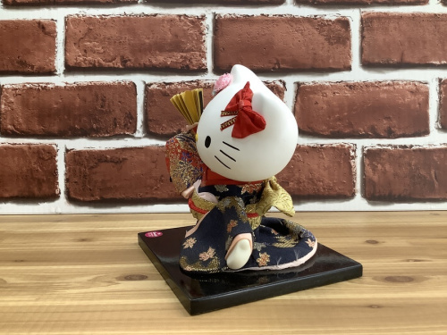 日本人形のハロウキティ
