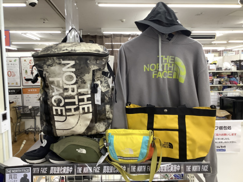 キャンプロゴコーチジャケットのTHE NORTH FACE