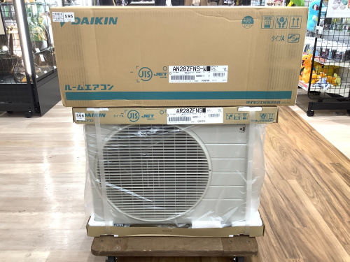 DAIKIN 壁掛けエアコン AN28ZFNS-W 2022年製 買取入荷致しました 