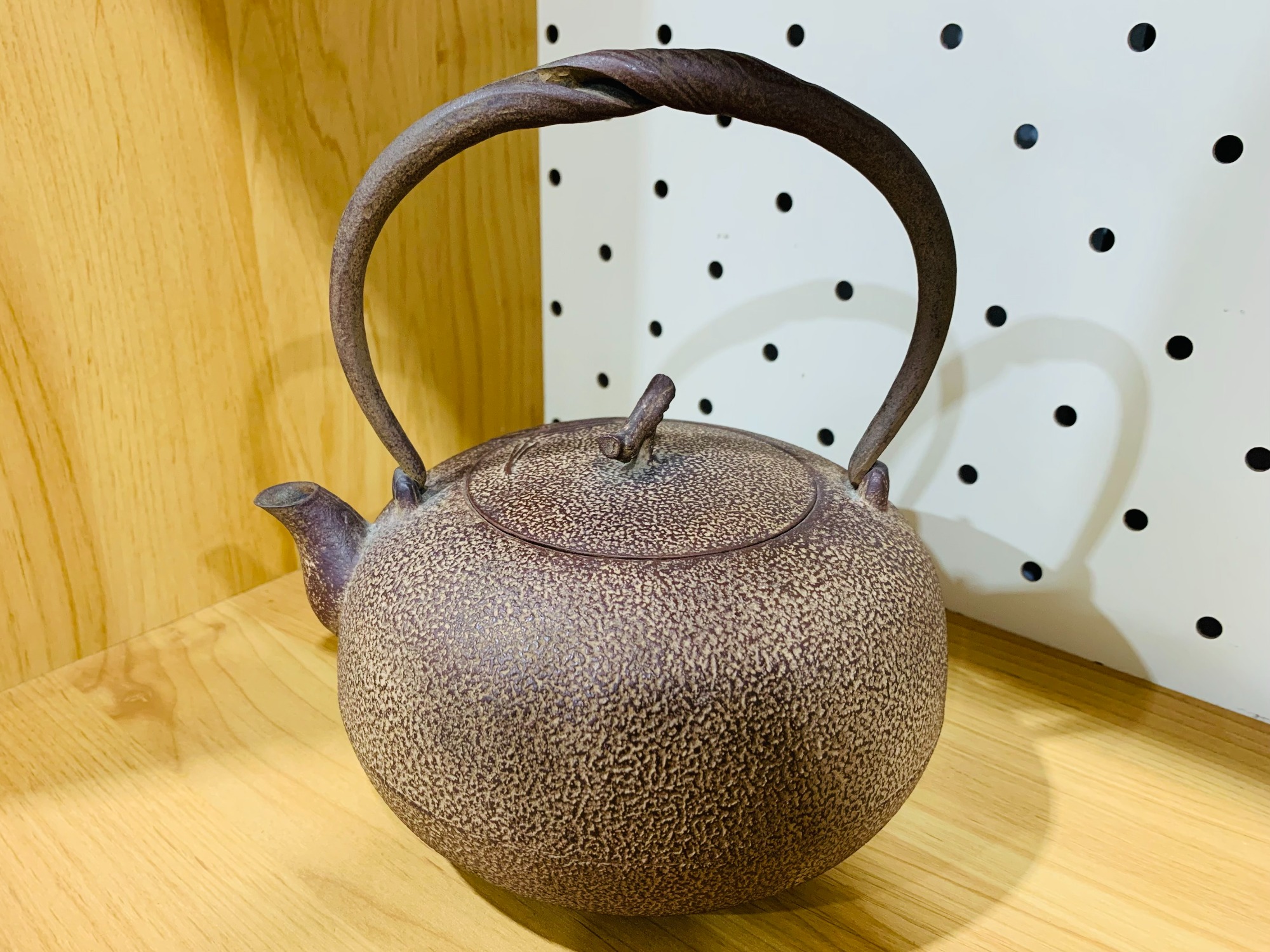 伝統工芸品買取強化中！！【南部鉄器】鉄瓶 中村徳次郎作 が買取入荷