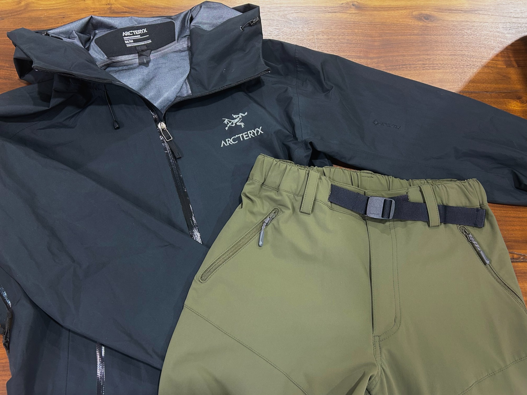 ARC'TERYX アークテリクス　ウィンドジャケット　ジップアップ ARC'TERYX（アークテリクス）のジップアップジャケットが入荷