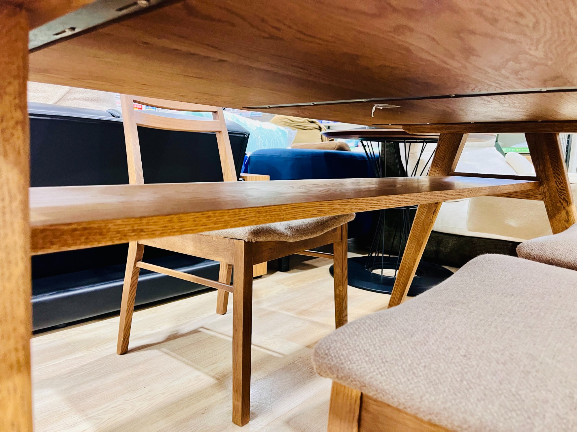 unico ダイニングテーブル入荷致しました。