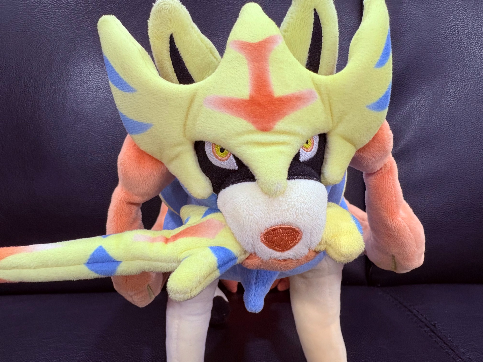 伝説のポケモン!!【Pokemon Center】ザシアン ぬいぐるみ が 伝説のポケモン!!【Pokemon Center】ザシアン ぬいぐるみ が