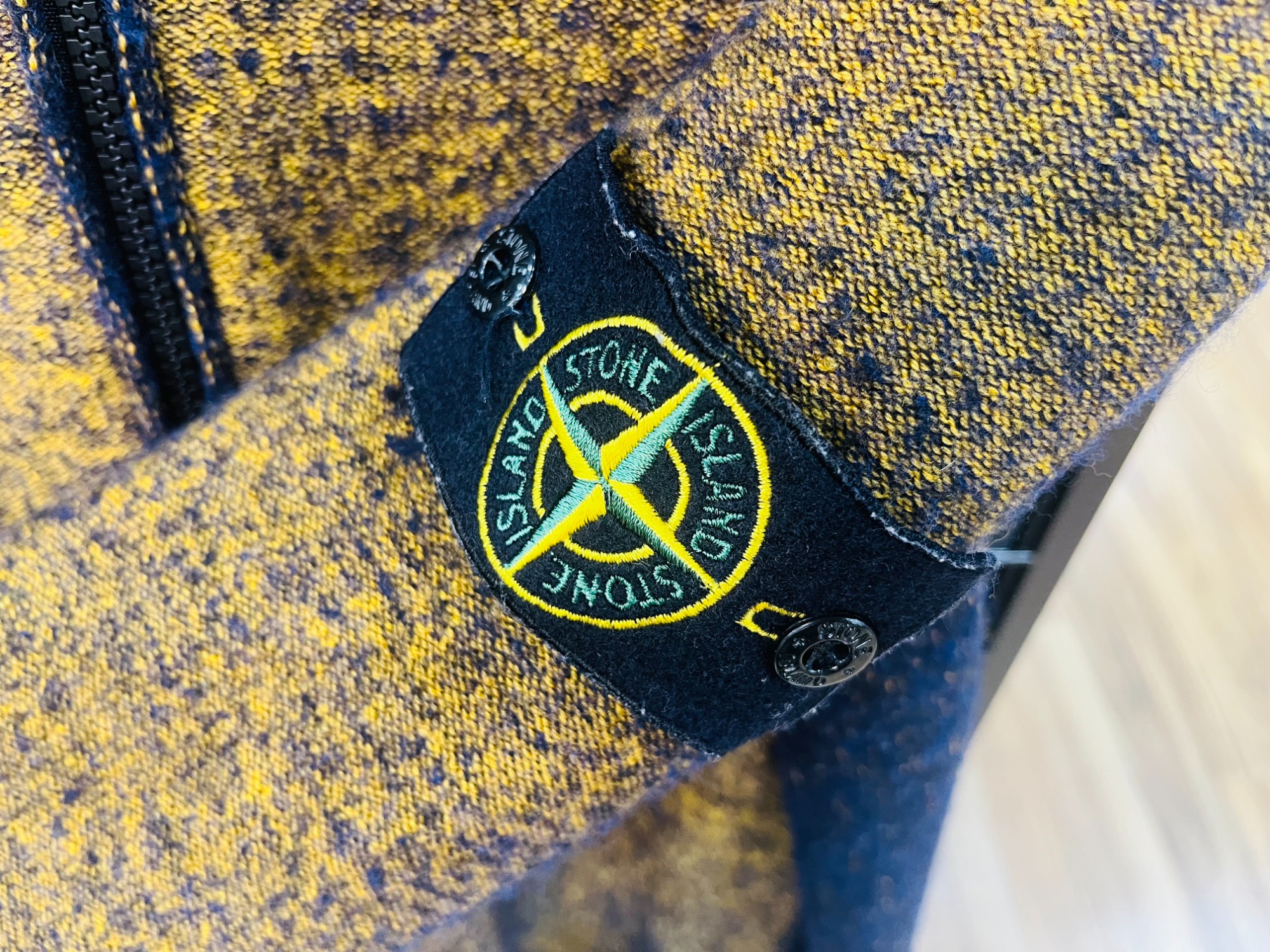 ストーンアイランド 袖ロゴ ケーブルニット ジャガード XL程度 レモンイエロー ストーンアイランド 袖ロゴ ケーブルニット ジャガード XL程度 レモン