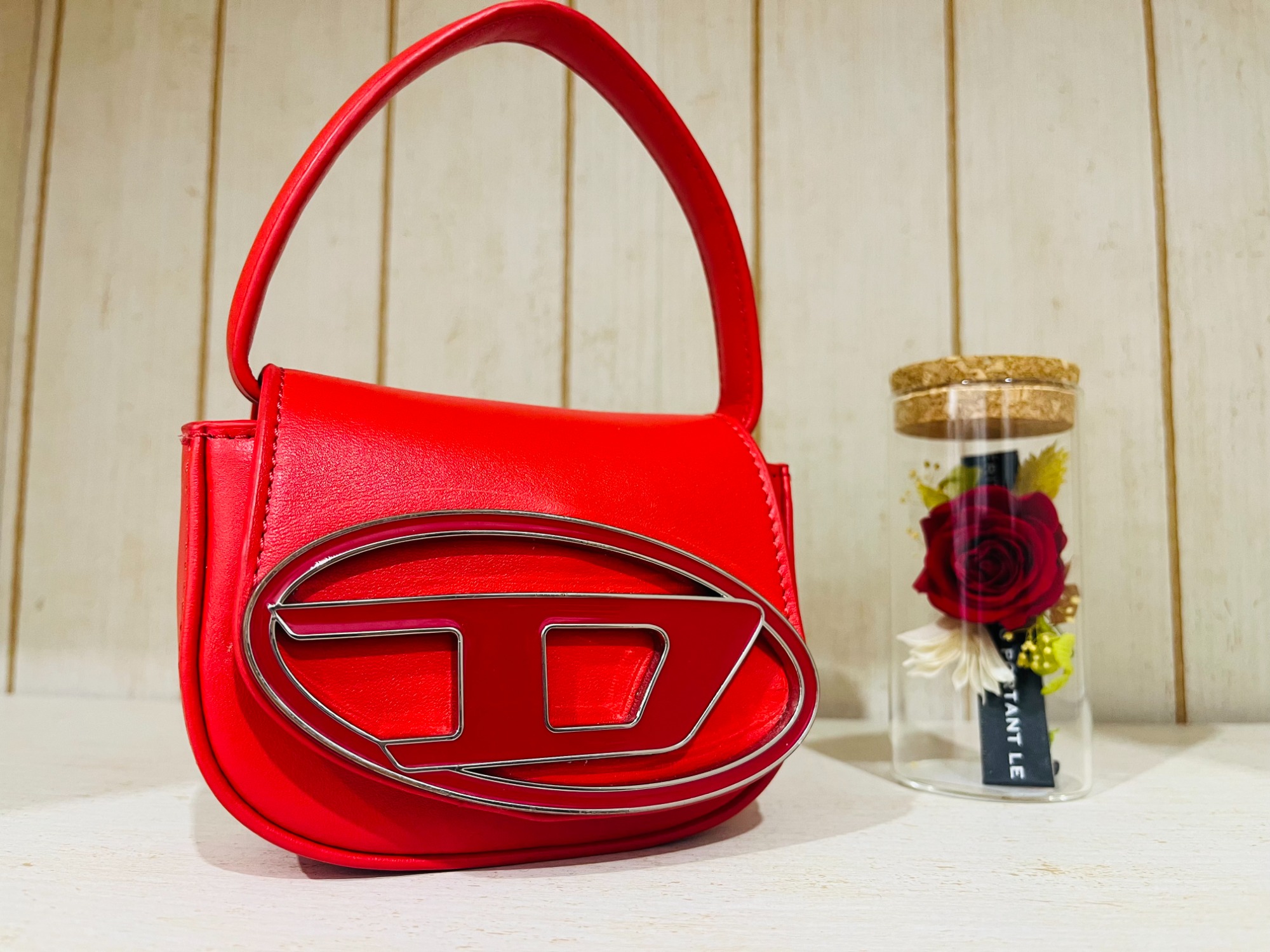 DIESEL レザーショルダーバッグ Ｌ　レッド DIESEL/ディーゼル】 ショルダーバッグ が買取入荷しました！！｜2025