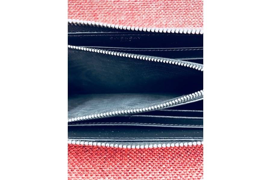 新品正規品　10万超　GIVENCHY 名作　MONKEY 猿 長財布 可愛い！？GIVENCHY「おサルさんZIPPERD WALLET」のご紹介です