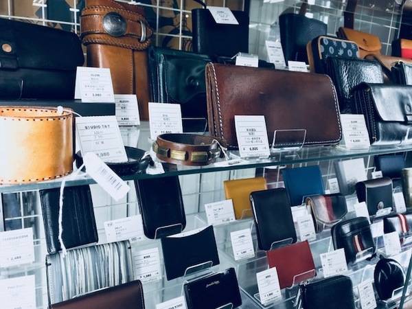 新品正規品　10万超　GIVENCHY 名作　MONKEY 猿 長財布 可愛い！？GIVENCHY「おサルさんZIPPERD WALLET」のご紹介です