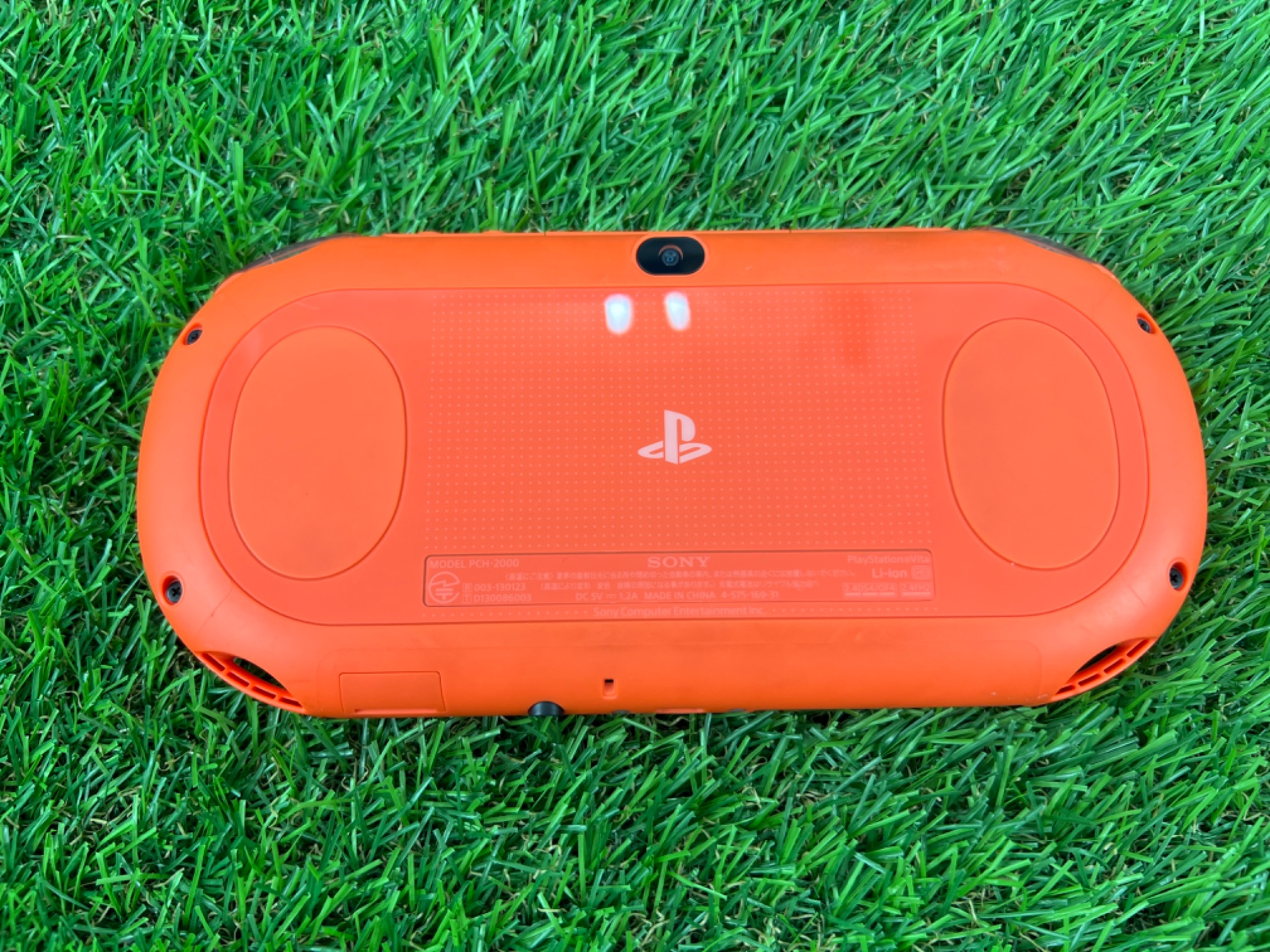 トレファクマーケット久喜店】SONY PSVITA(ネオンオレンジ Wi-Fiモデル)