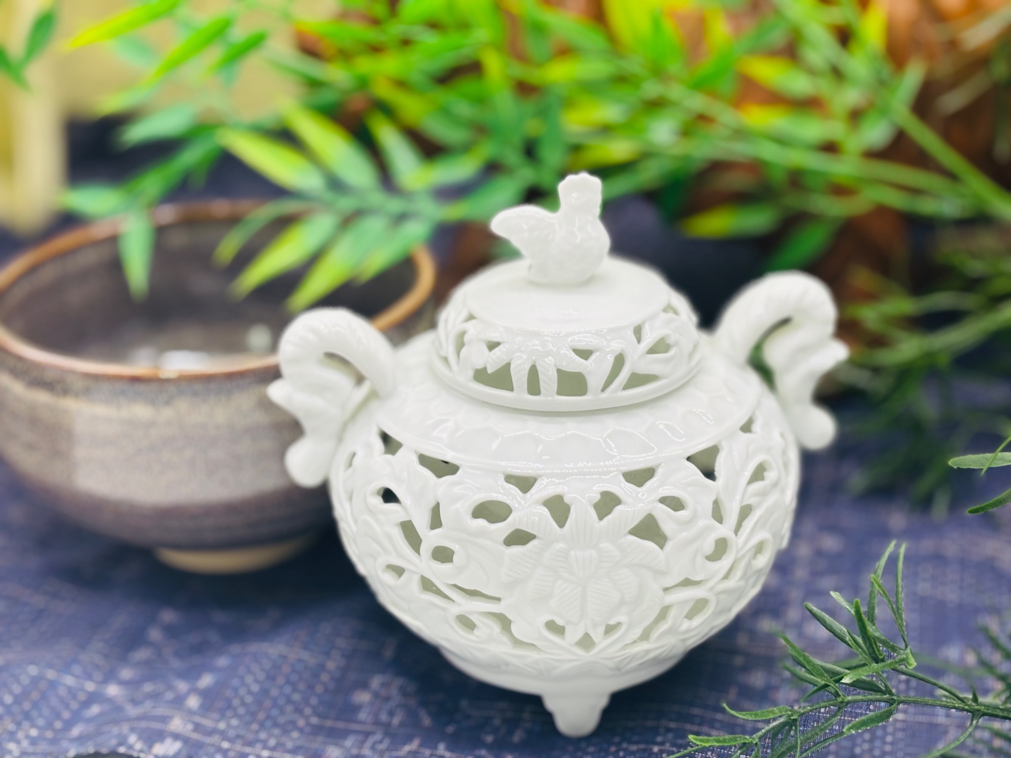 有田焼】香炉 白磁唐草透し彫買取入荷いたしました！！｜2025年