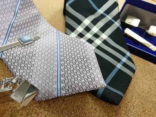 ビジネスアイテムのスーツ