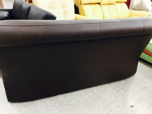 カリモクの3人掛けソファー