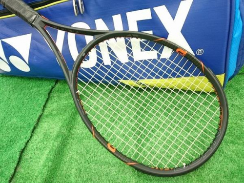 スポーツ用品のテニス