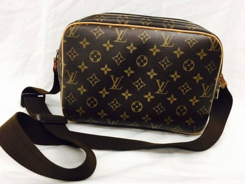LOUIS VUITONのショルダーバッグ