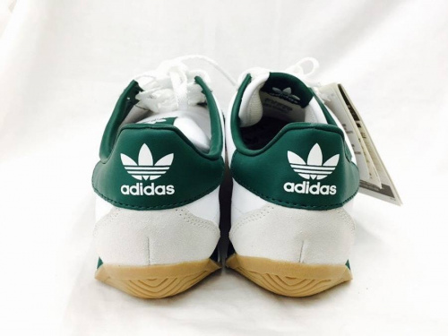 アディダス（adidas）