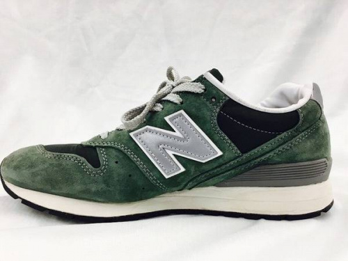 スニーカーのNEW BALANCE