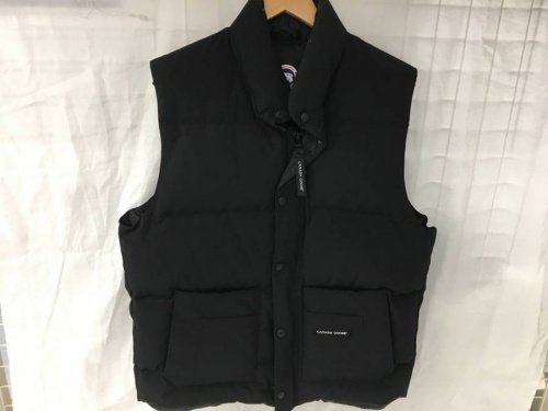 メンズファッションのダウンベスト