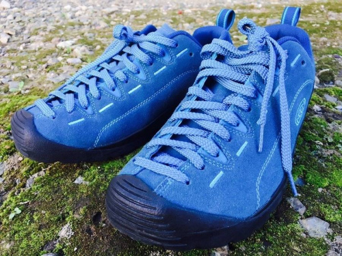 アウトドアのトレッキングシューズ