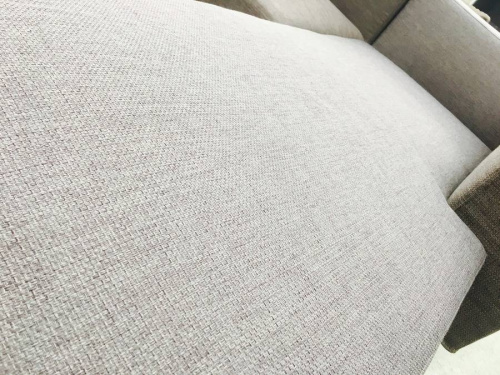 テーブルのソファー