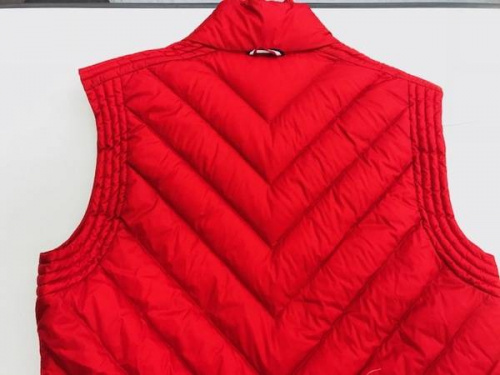 モンクレール（MONCLER）のベスト