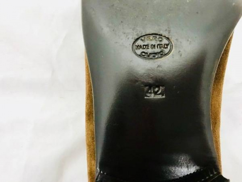 タッセルシューズ