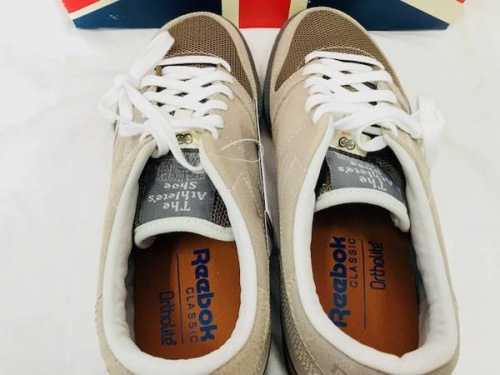 スニーカーのREEBOK