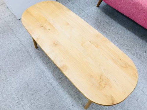 家具のテーブル