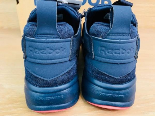 REEBOKのフューリーライト