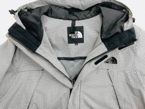 アウトドア用品のアウトドアウェア