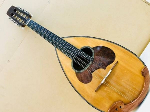 楽器のマンドリン