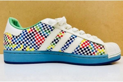 アディダス（adidas）のバッシュ