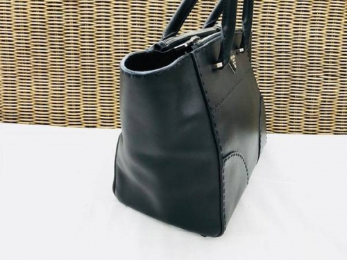 バッグのプラダ（PRADA）