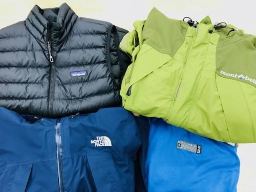 アウトドア用品のアウトドアウェア