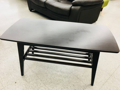 家具のテーブル