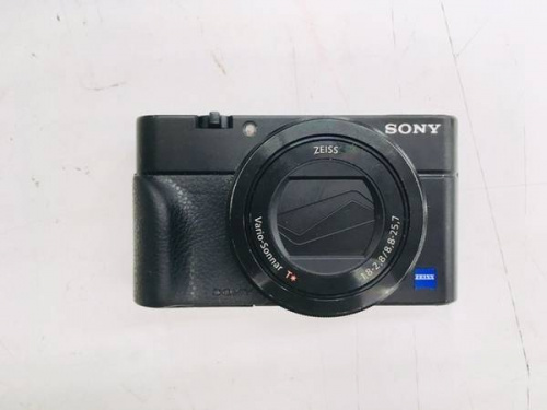 デジタル家電のコンパクトカメラ