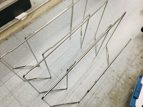 家具のテーブル