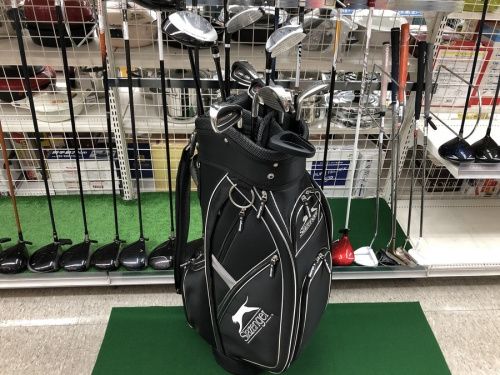 スポーツ用品のゴルフ