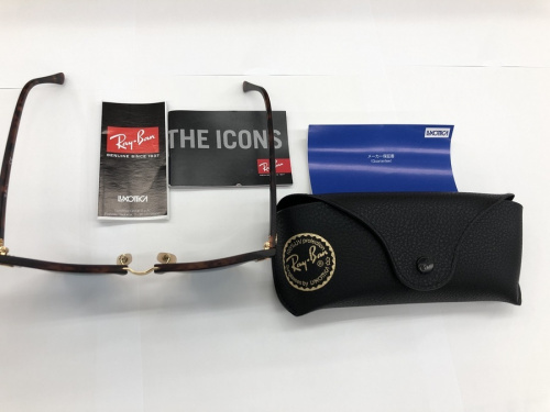 サングラスのRAY-BAN