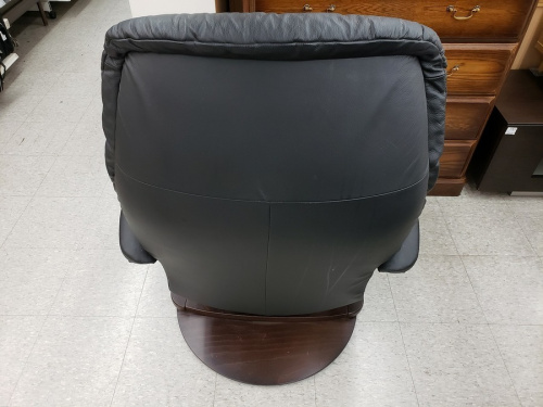 イスのリクライニングチェアー