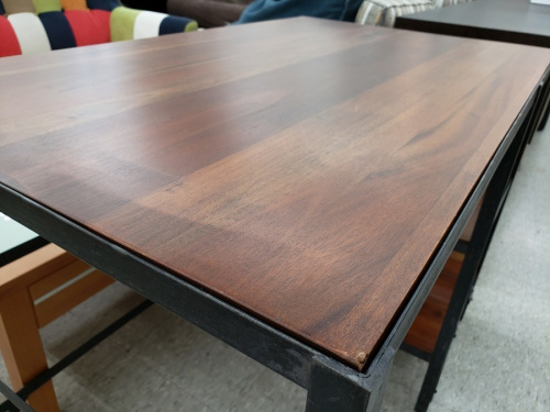 中古家具のライティングデスク