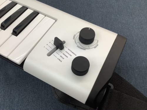 鍵盤楽器のボーカロイドキーボード