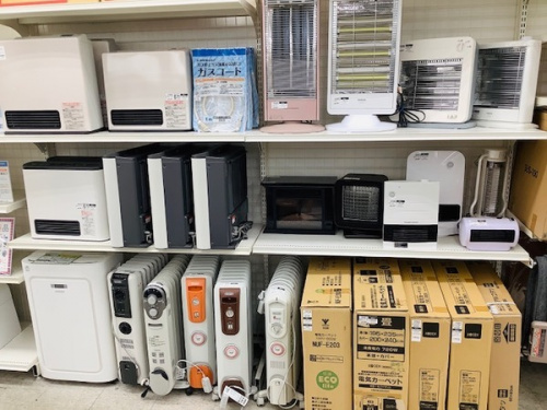 家電　暖房機器のオイルヒーター　ガスファンヒーター　石油ストーブ　こたつ　電気ストーブ　ホットカーペット