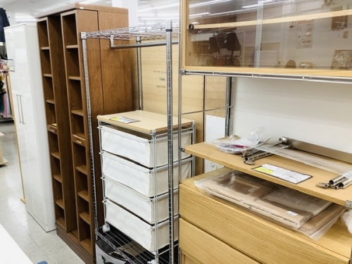 中古家具のソファー　ダイニングセット　食器棚　箪笥　チェスト　ワードローブ