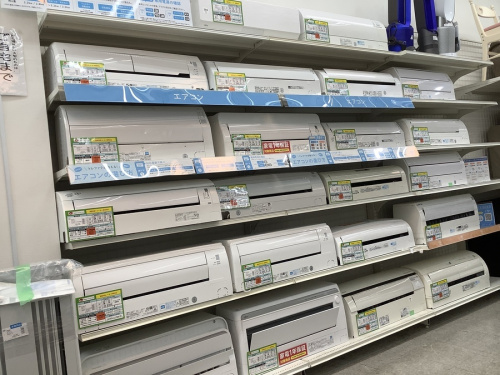 エアコンの扇風機　タワーファン　サーキュレーター