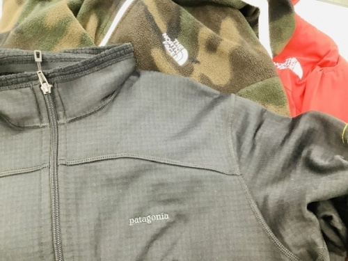 アウトドア用品のアウトドアウェア